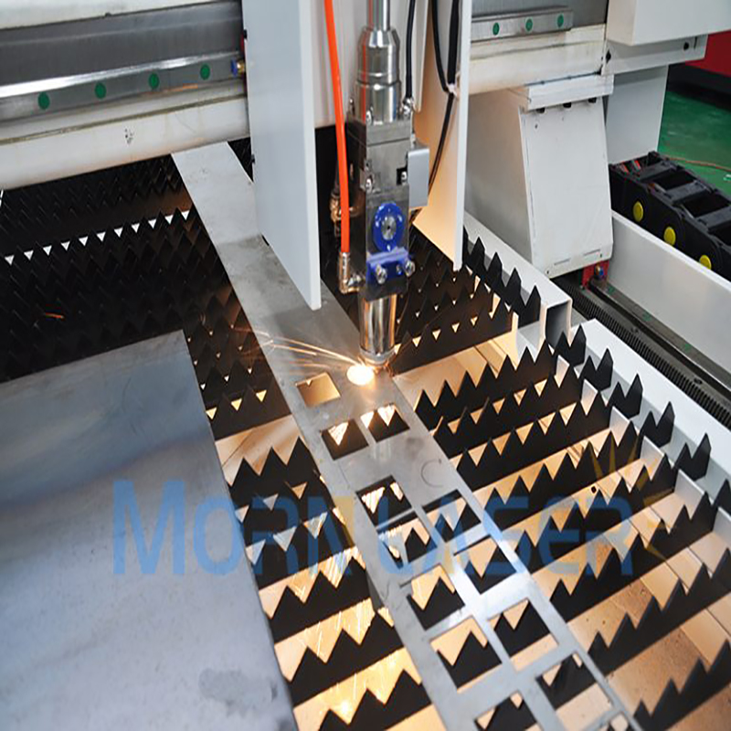 왜 파이버 레이저 절단 기계가 금속 절단 산업의 선두 주자입니까?