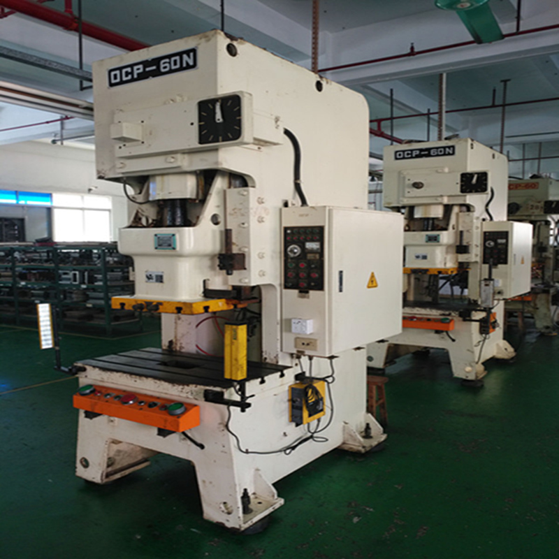 Shengjia는 2017 년 8 월에 2 대의 60T 펀칭 기계 세트를 설치했습니다.