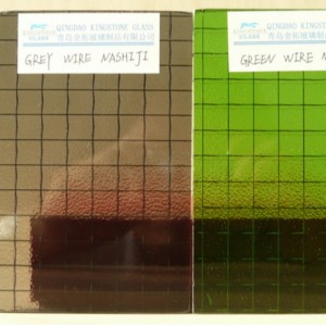 선명하고 착색 된 유선 유리