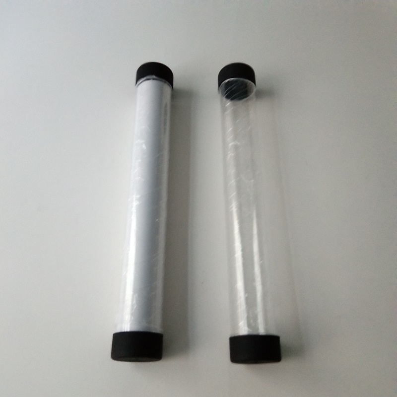 Black Playmat Storage Tube를 사용한 게임 플레이 마트 용품 선별