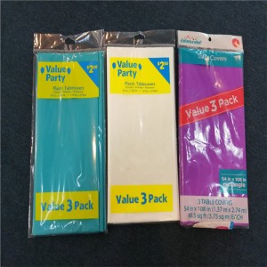 이벤트 기념일 선물 테이블과 저렴한 가격의 식탁보