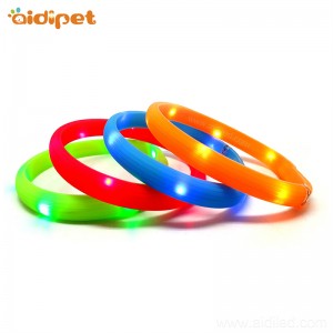 주문을 받아서 만들어진 개인화 한 로고 실리콘 조정 가능한 애완 동물 개 목걸이는 공급을 만들었다