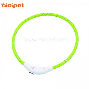 새로운 애완 동물 공급 크리스마스는 반사 실크로 개 목걸이를 이끌었다 방수 애완 동물 고리는 위로 개 사용을 밝히십시오