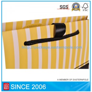 리본 클로저와 럭셔리 백합 핑크색 종이 봉지