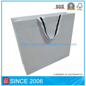 거꾸로 된 옷을 입은 고급 백상지