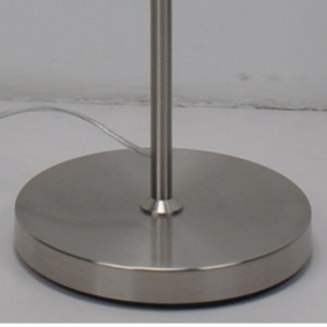 리넨 직물 그늘을 가진 전기 스탠드