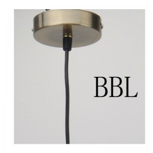 메시 그늘과 구리로 마감 된 펜던트 램프