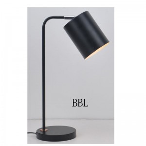 금속 그늘과 조정 그늘 기능을 가진 테이블 램프
