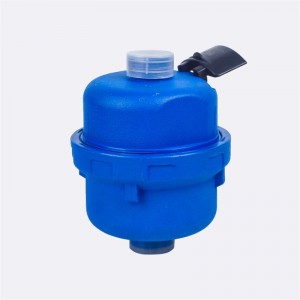 원격 케이블이있는 플라스틱 본체가있는 체적 액체 충전 미터