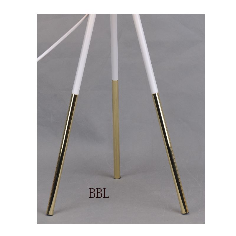 금속 그늘을 가진 삼각대 램프