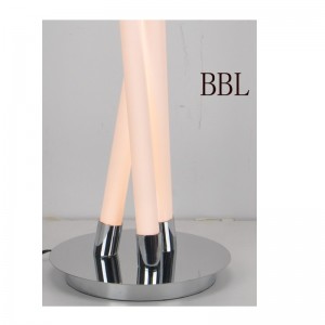 LED 스탠드에 아크릴관 세 개를 맞추다