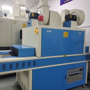 UV 조명 기계를 만드는 신발