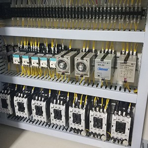 UV 조명 기계를 만드는 신발