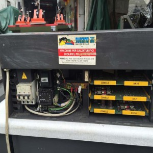 사용 된 이탈리아 단화 기계 COMELZ SS20는 가죽 찢는 기계를 사용했습니다