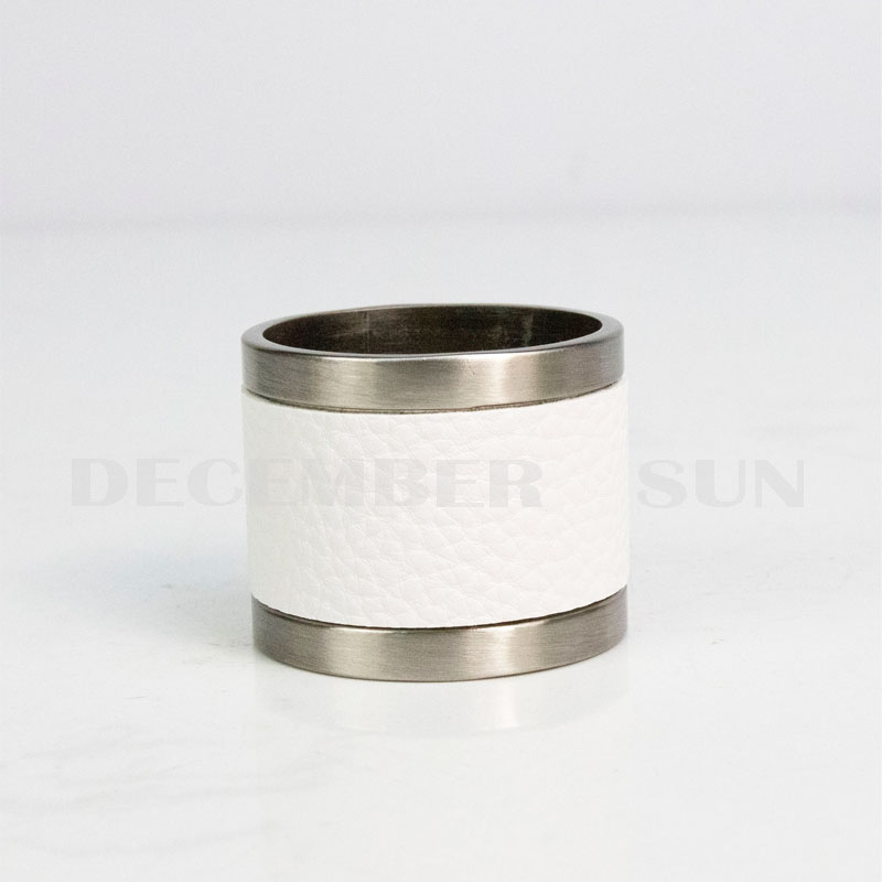 아름다운 컬러 메탈 및 가죽 냅킨 링