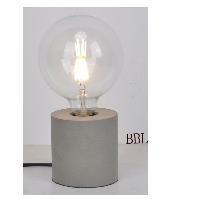 기둥 콘크리트베이스가있는 테이블 램프