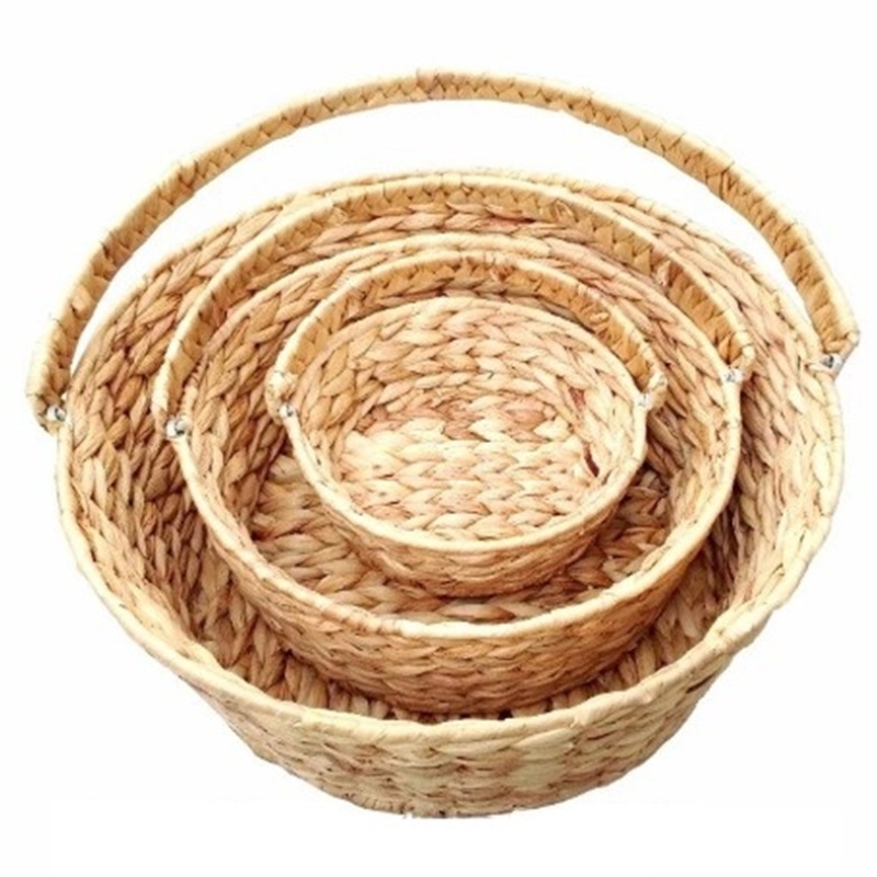 손잡이를 가진 물 히아신스 바구니