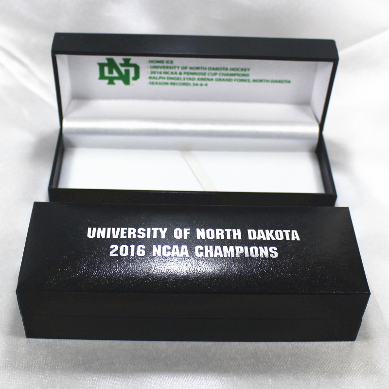 제품 V - 12 L 장방형 인조가죽 종이 케이스 로 140 * 35mm 여러 개의 배지, 만년필 과 목걸이 등 을 사용 합 니 다.160 * 58 * 40, 무게 약 120 g