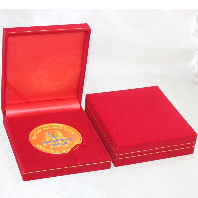 90 * 90mm 동전, 메달 및 배지 등을위한 항목 V-19 스퀘어 PU 가죽 상자. 110 * 125 * 33, 무게 약 140g