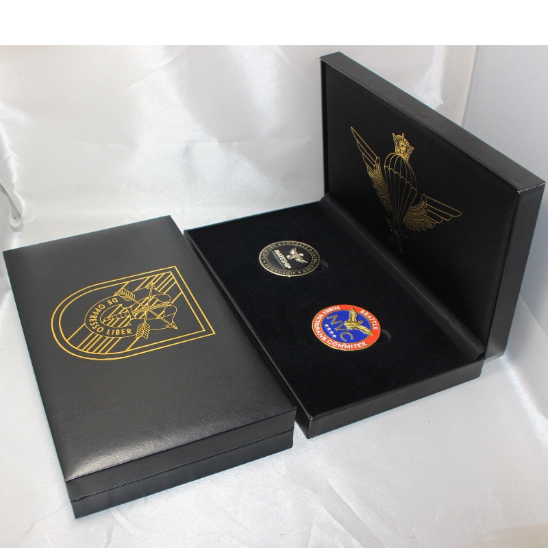 제품 V - 21 직사각형 PU 가죽 케이스 에 90 * 120 mm 훈장, 동전 과 배지 등 을 설치한다. mm.234 * 140 * 40, 무게 325 g