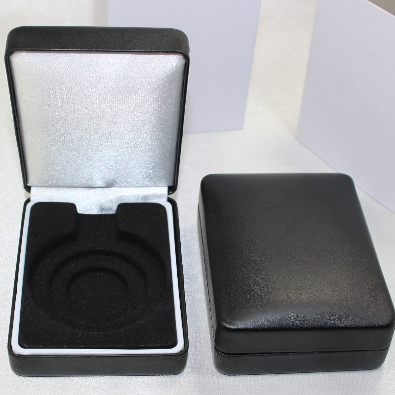 35-50mm 동전, 배지 및 작은 메달 등을 위해 flannelette 또는 PU 가죽으로 덮인 T-03 메달 상자 mm.70 * 91 * 35mm, 무게 약 92g
