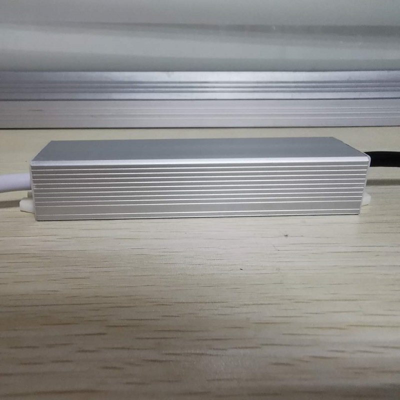 12V 100 W 중 산 프리미엄 정전 류 방수 LED 전원 LED 램프 저압 출력