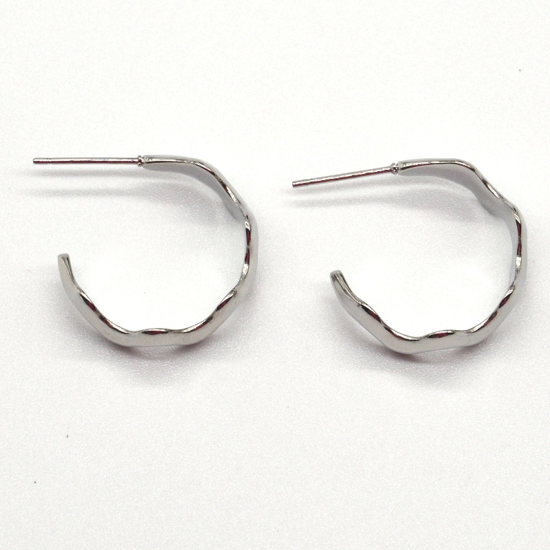 C 자형 워터 리플 귀걸이, 여성 패션 및 우아한 귀걸이, 심플하고 우아하며 캐주얼하고 다재다능한 실버 귀걸이. 중국 Ruifanbao 보석 가공 공장