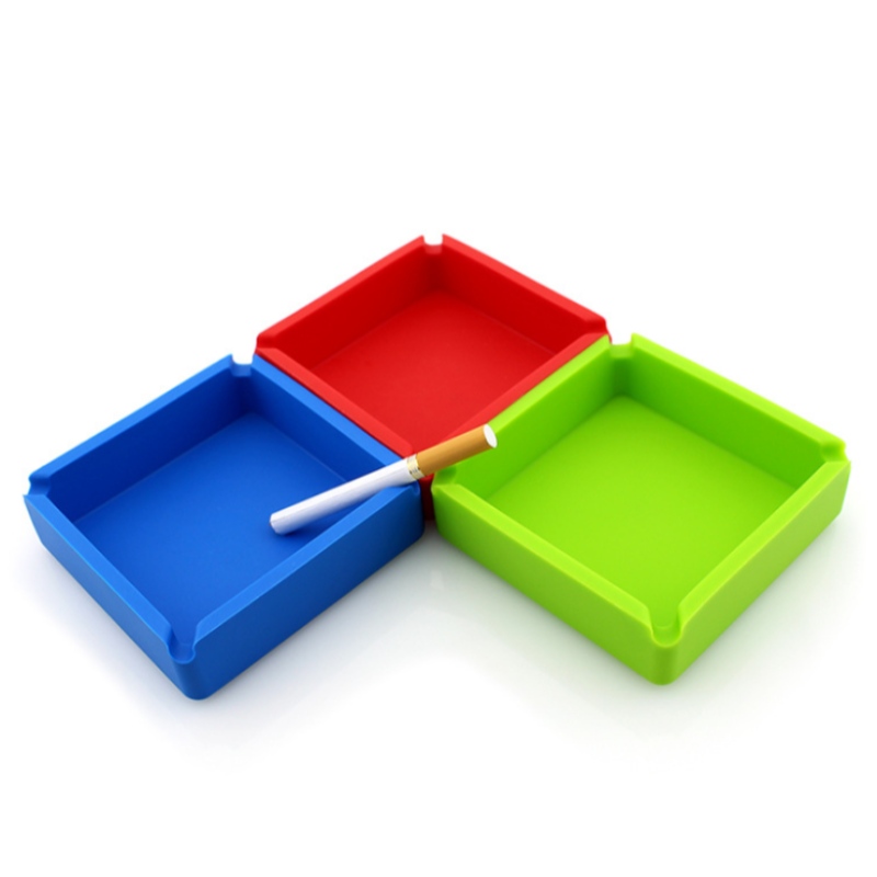 큰 사각 재떨이