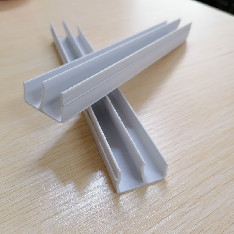 중국에서 PVC E 모양의 프로필 PVC 채널 트림 PVC 채널 제조 업체