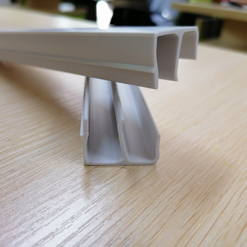 중국에서 PVC E 모양의 프로필 PVC 채널 트림 PVC 채널 제조 업체