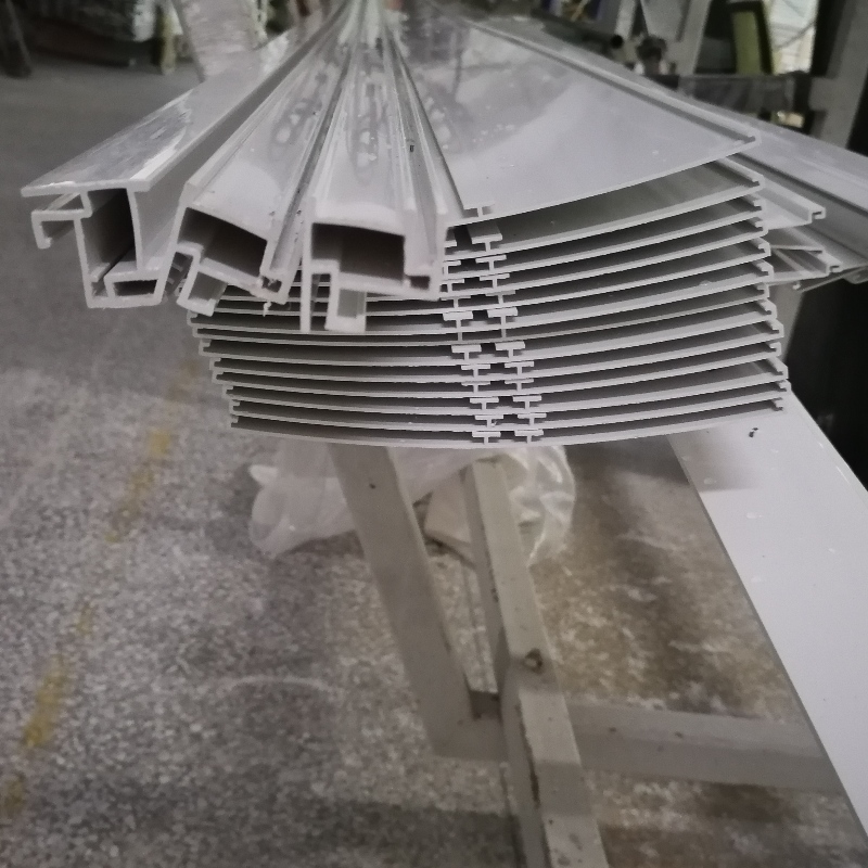 맞춤형 또는 표준 PVC 파이프가 다양한 산업 분야에서 널리 사용되는 이유는 무엇입니까?