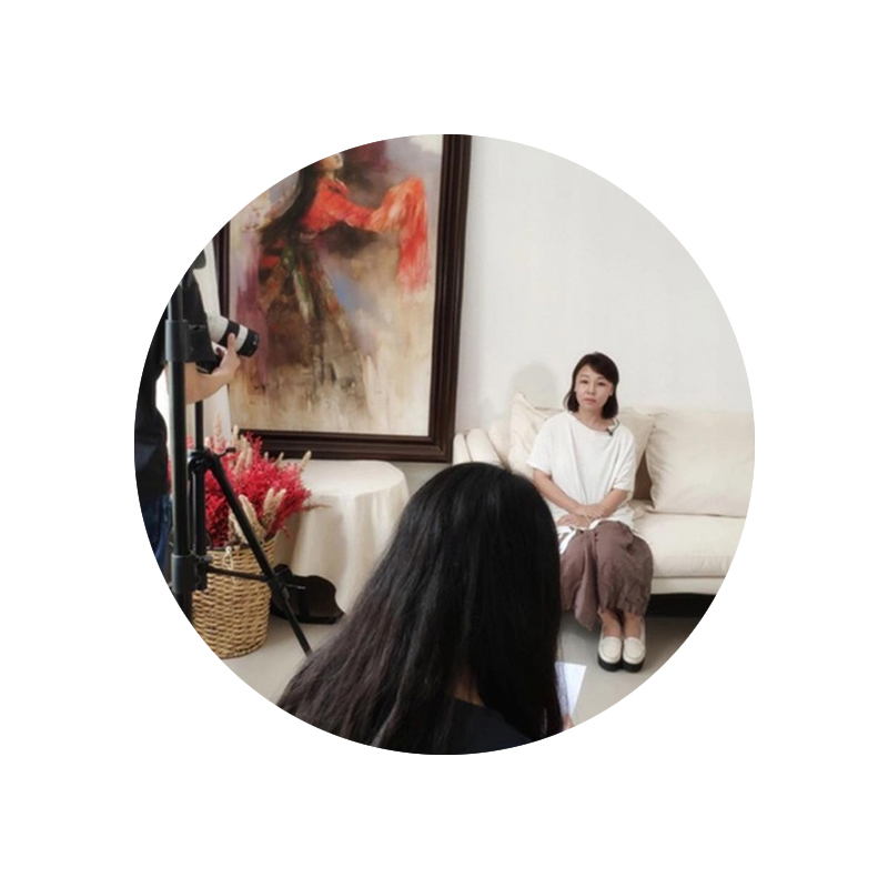 광 둥 패션 위 크!촬영 할 때 패션 디자이너 들 이 패션 과 카 메 라 를 완벽 하 게 장악 하 는 모습 을 보 세 요!