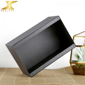 인간을위한 검은 금속 항아리