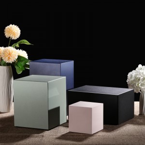 인간을위한 검은 금속 항아리