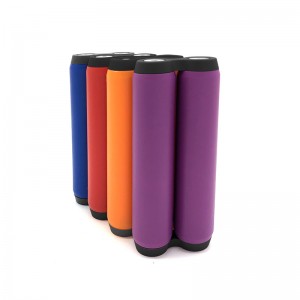 감압 인공물 감압 롤러가 손가락을 움직입니다.