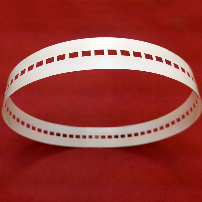 반사 필름은 어떤 성능 보증 기능을 가지고 있습니까?