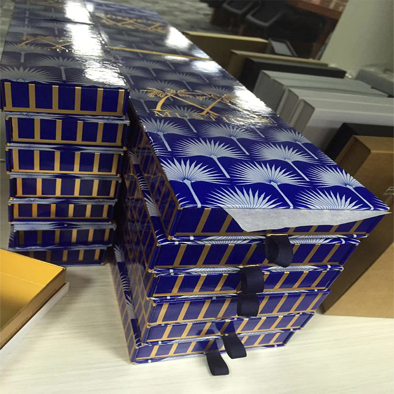 바이러스는 우리를 멈출 수 없습니다! 세계 경제 회복을 위해 내 자신의 힘을 제공합니다!