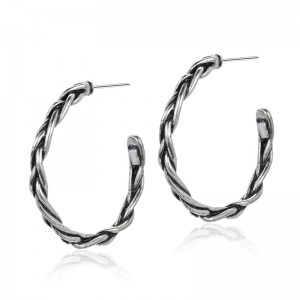 패션과 아름다운 귀걸이의 한국어 버전