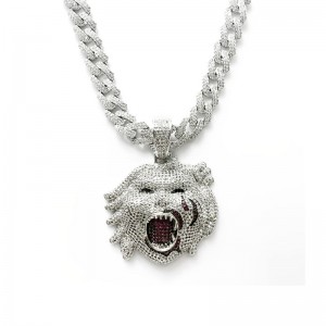 지르콘 펜던트로 가득 찬 조커