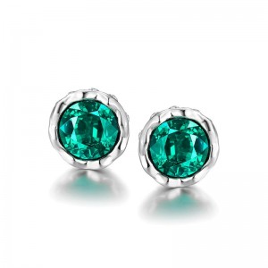 단순한 둥근 귀걸이의 한국어 버전