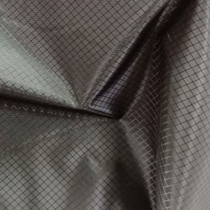 재활용 된 윈드 브레이커 원단