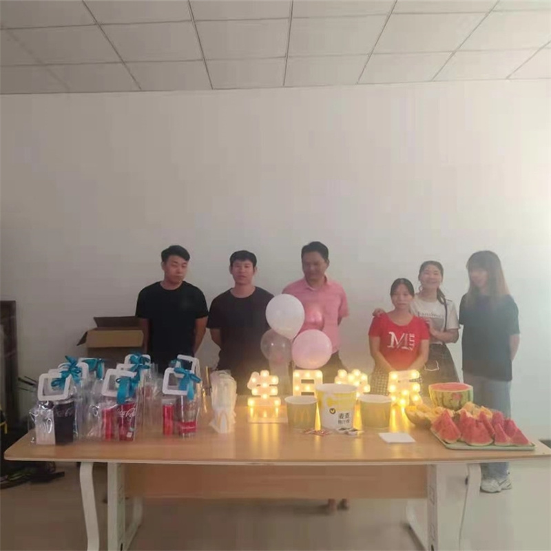 우리의 lovely 한 동료를 위해 열린 생일 파티