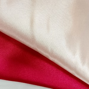 폴리 에스테르 패션을 재활용합니다