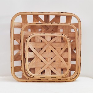 장식 꽃 바구니입니다