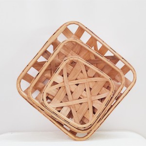 장식 꽃 바구니입니다