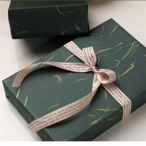 CMYK 인쇄 용지 신문 공예 종이 사용자 지정 포장지 와인 종이 웨딩 또는 파티 선물에 대 한 종이 포장