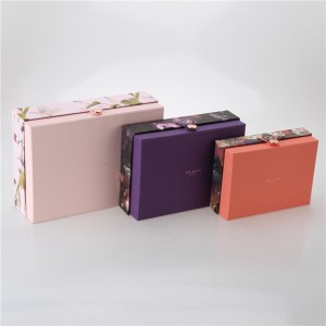 섬세 한 골드 도금 버튼 탄성 단추 선물 상자입니다