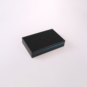 로고가있는 블랙 박스