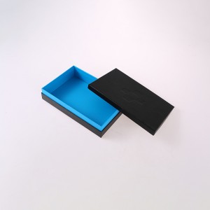 로고가있는 블랙 박스