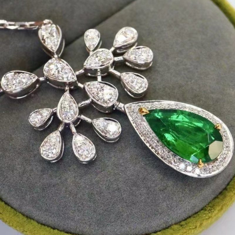 길드 검사 인증서가 포함 된 2.00ct 에메랄드 목걸이가 포함 된 새로운 디자인 개인 커스텀 18K 골드